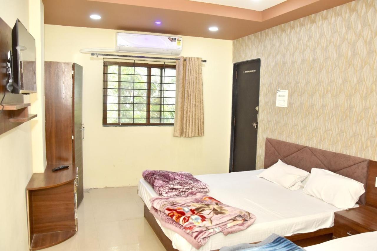 Green Leaf Hotel Удджайн Экстерьер фото