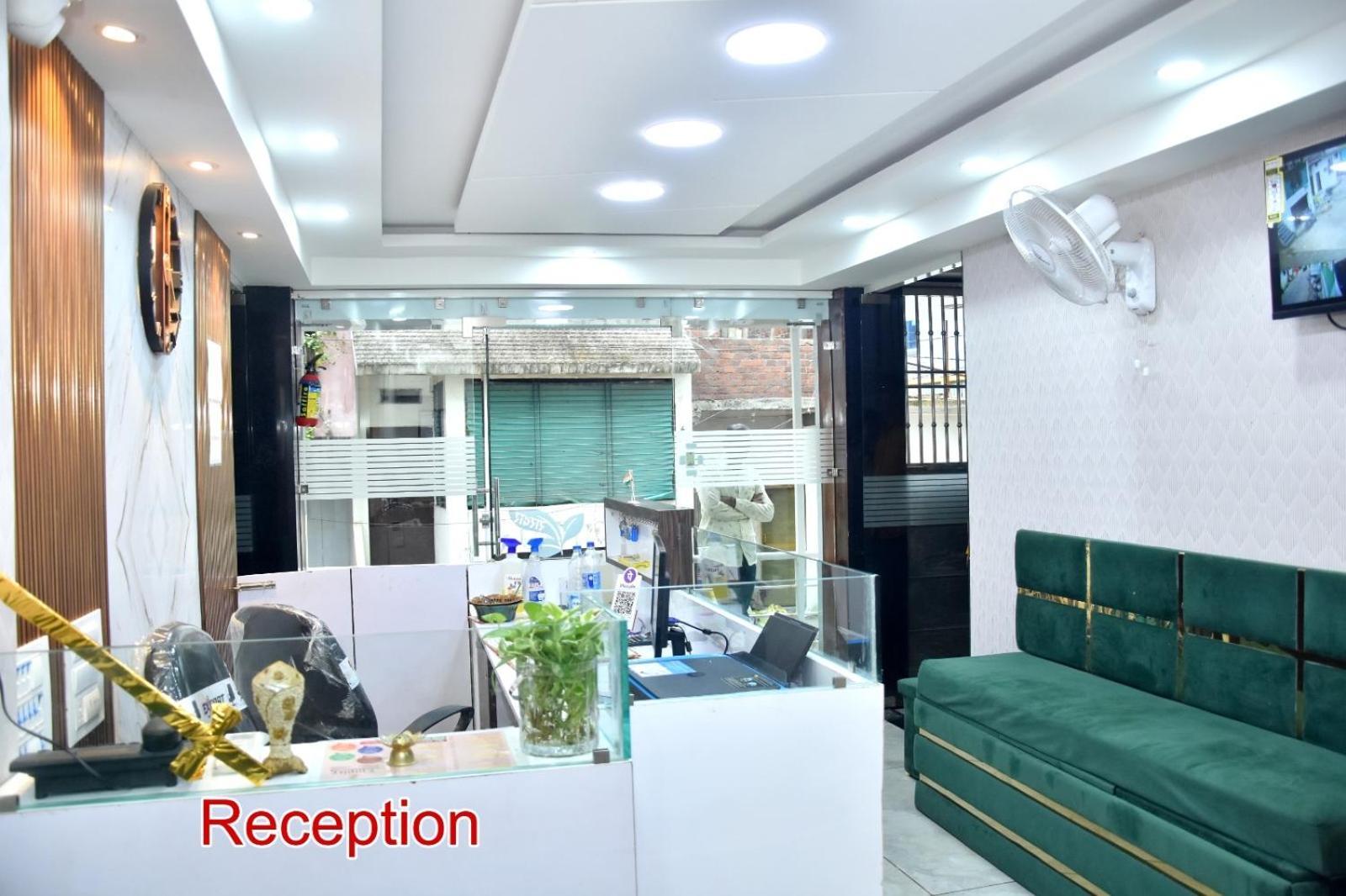 Green Leaf Hotel Удджайн Экстерьер фото