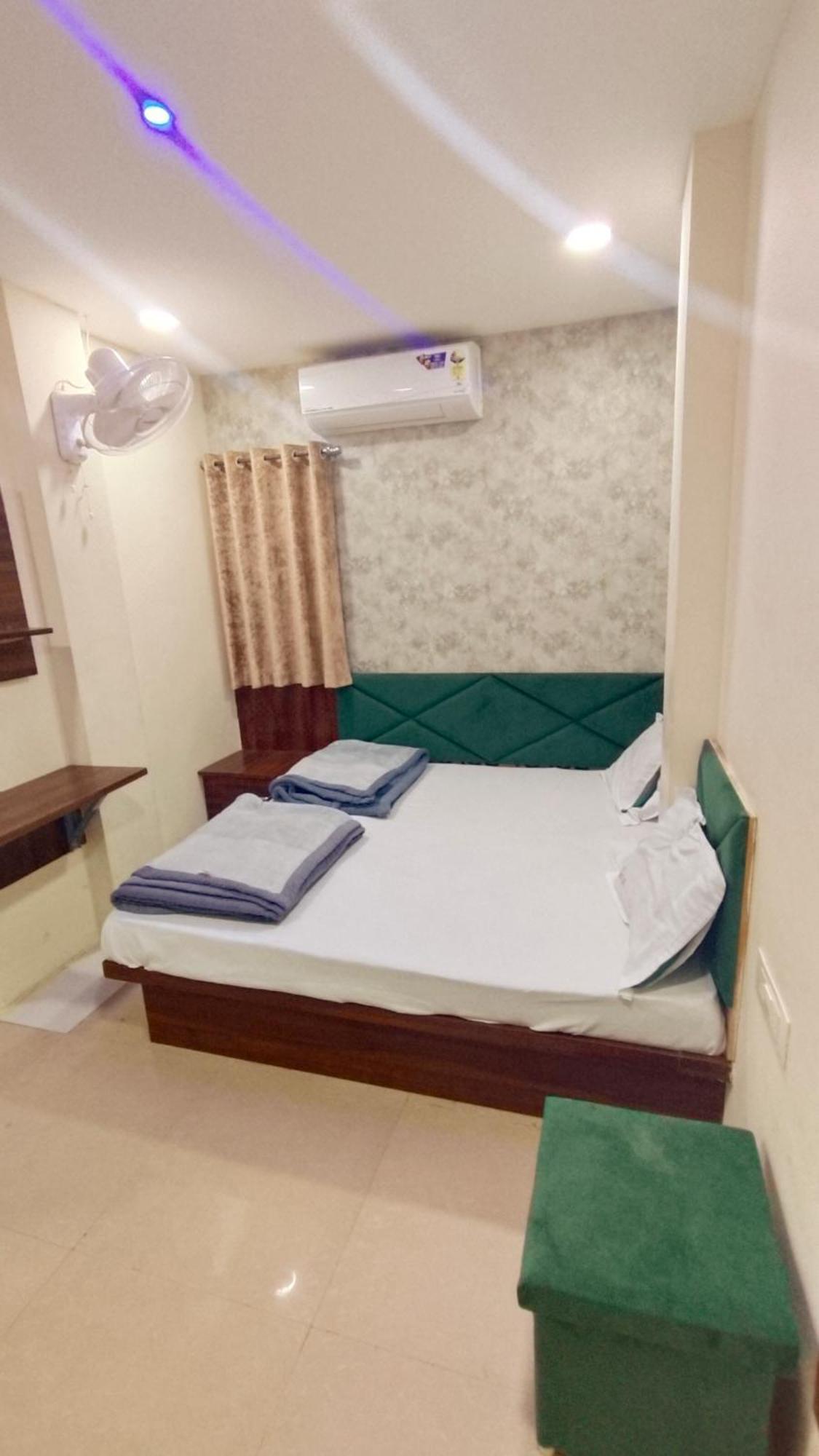 Green Leaf Hotel Удджайн Экстерьер фото