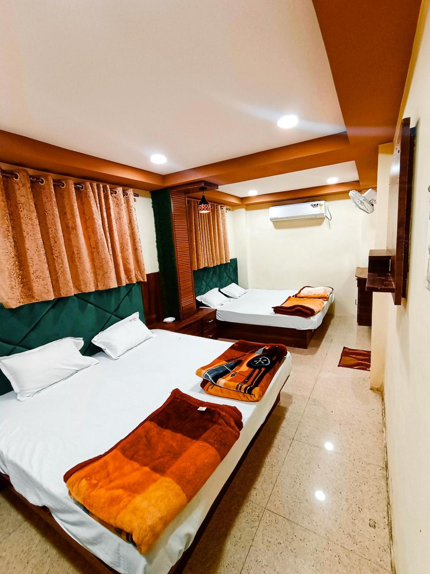Green Leaf Hotel Удджайн Экстерьер фото