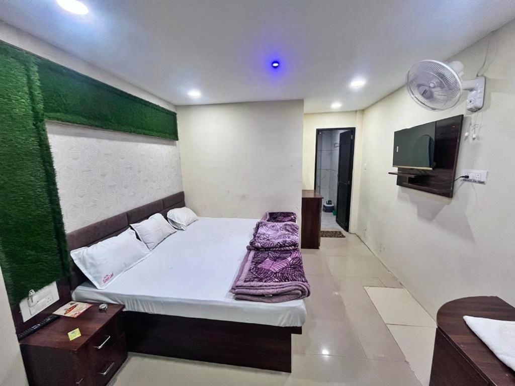 Green Leaf Hotel Удджайн Экстерьер фото