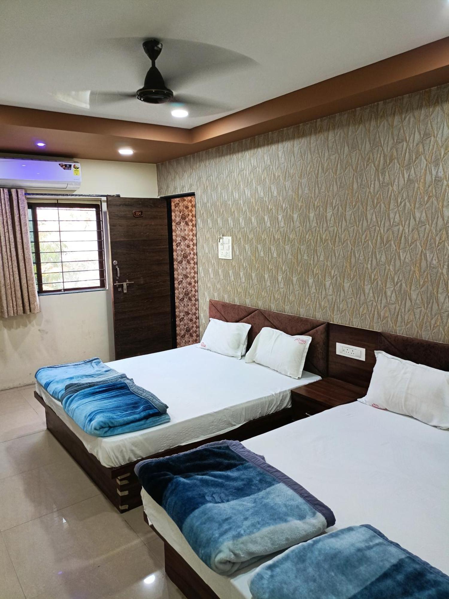 Green Leaf Hotel Удджайн Экстерьер фото