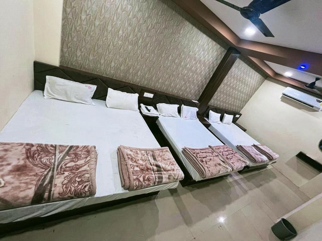 Green Leaf Hotel Удджайн Экстерьер фото