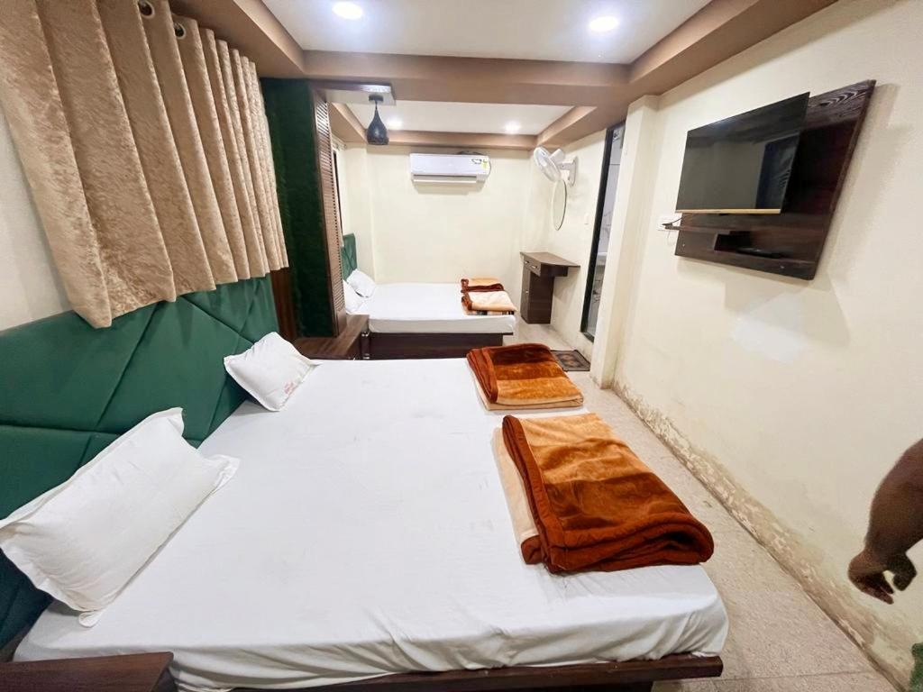 Green Leaf Hotel Удджайн Экстерьер фото