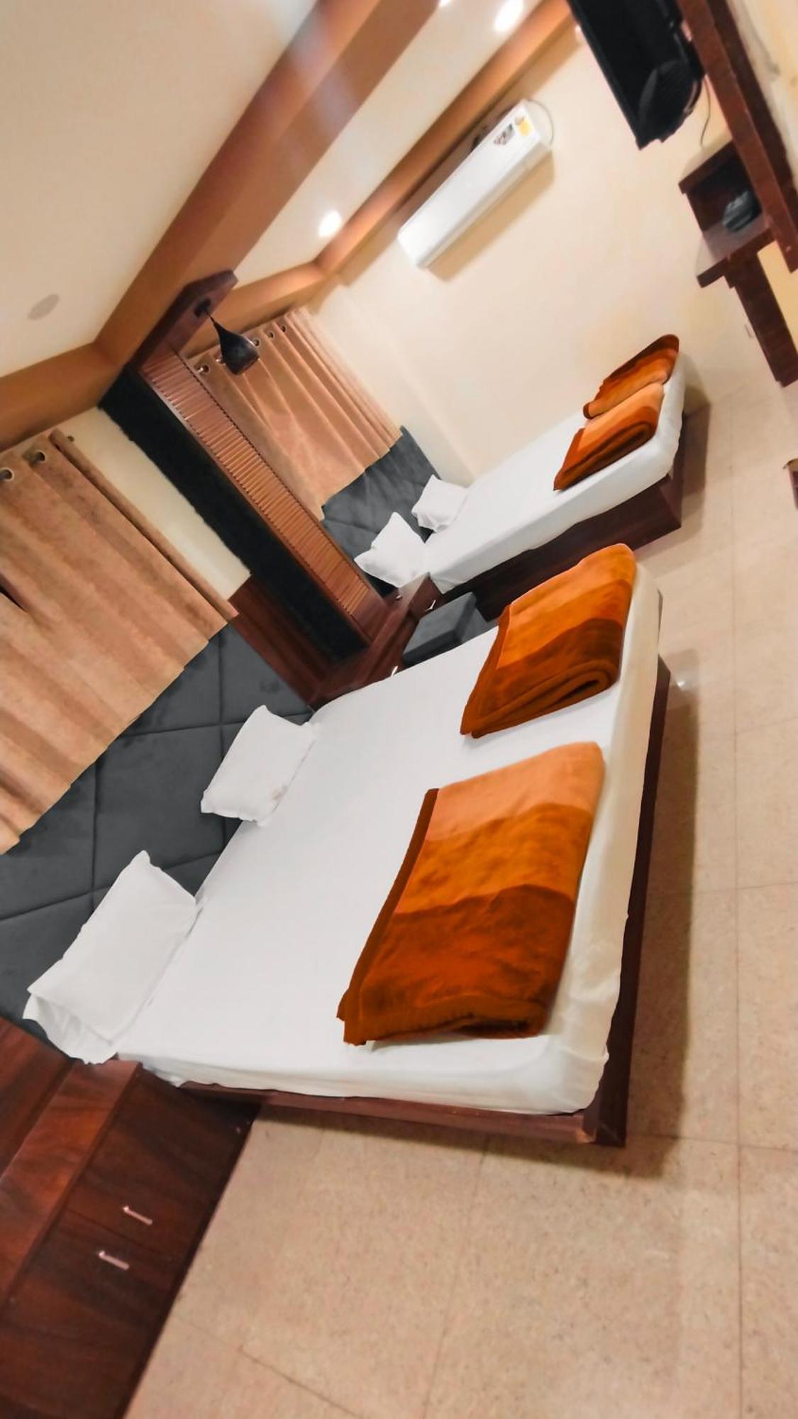Green Leaf Hotel Удджайн Экстерьер фото