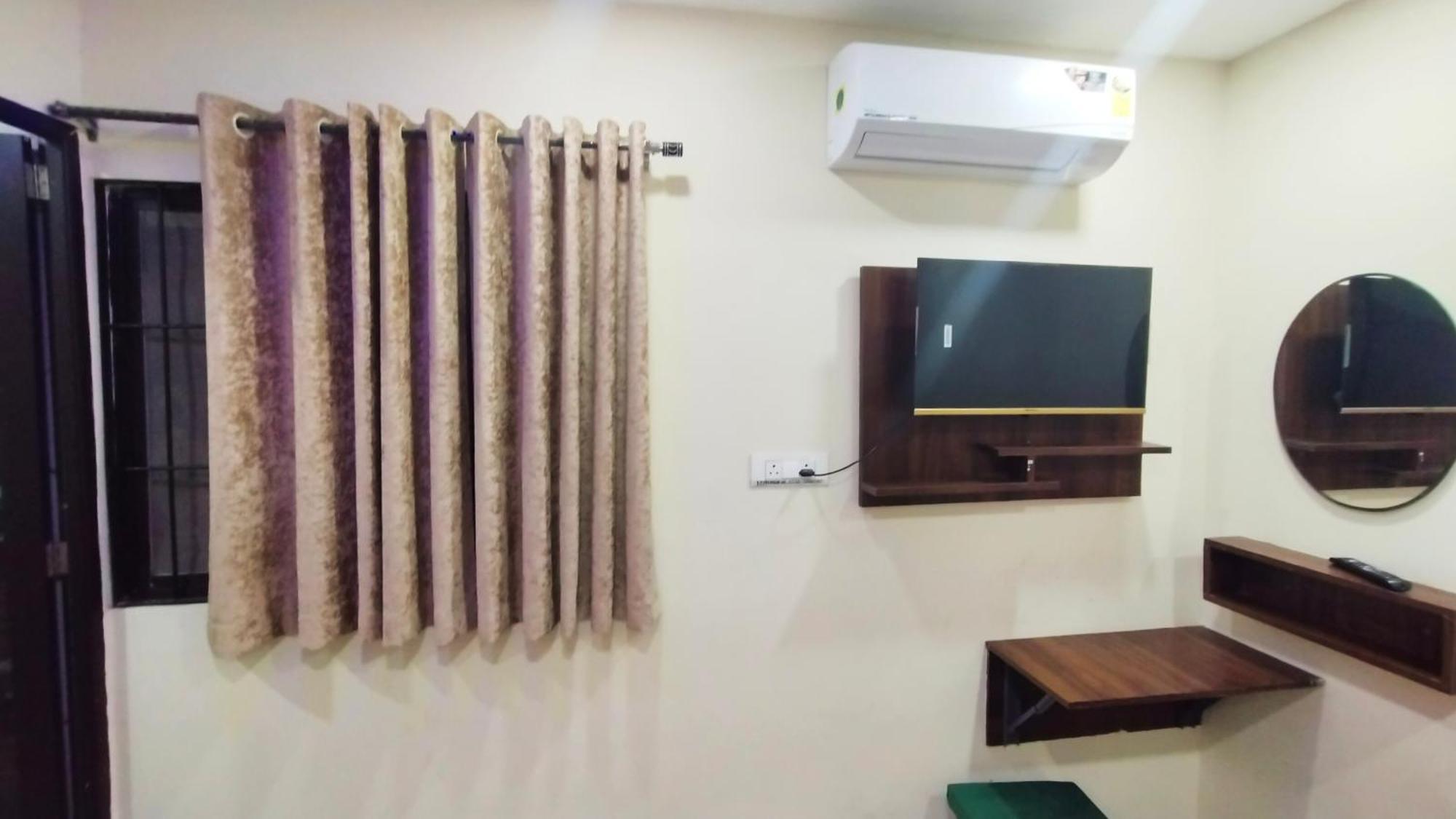 Green Leaf Hotel Удджайн Экстерьер фото