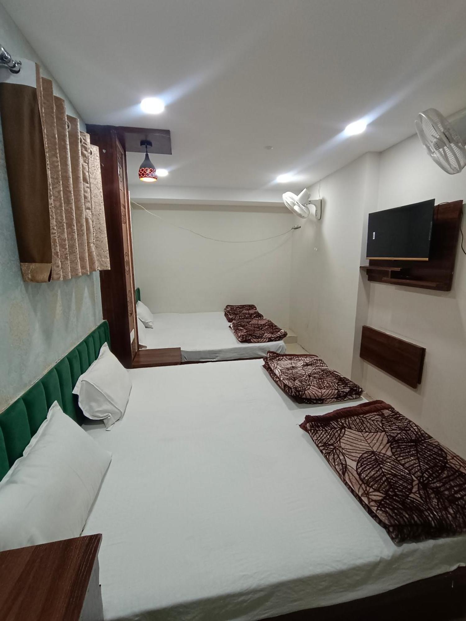 Green Leaf Hotel Удджайн Экстерьер фото