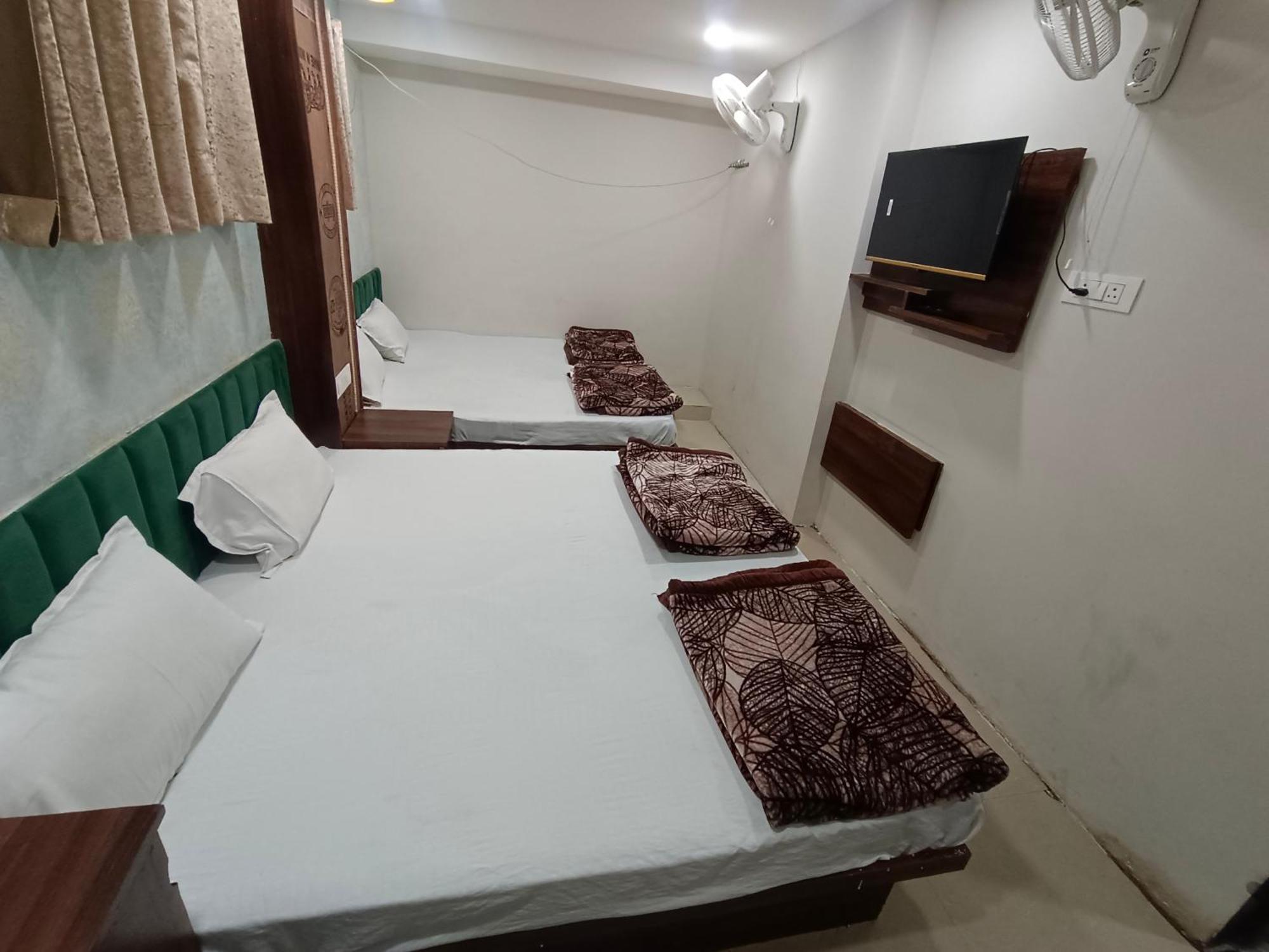 Green Leaf Hotel Удджайн Экстерьер фото